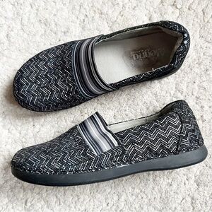 Alegria Black, White Metallic Gray Glee Ric Rack Slip On Clogs Size 39